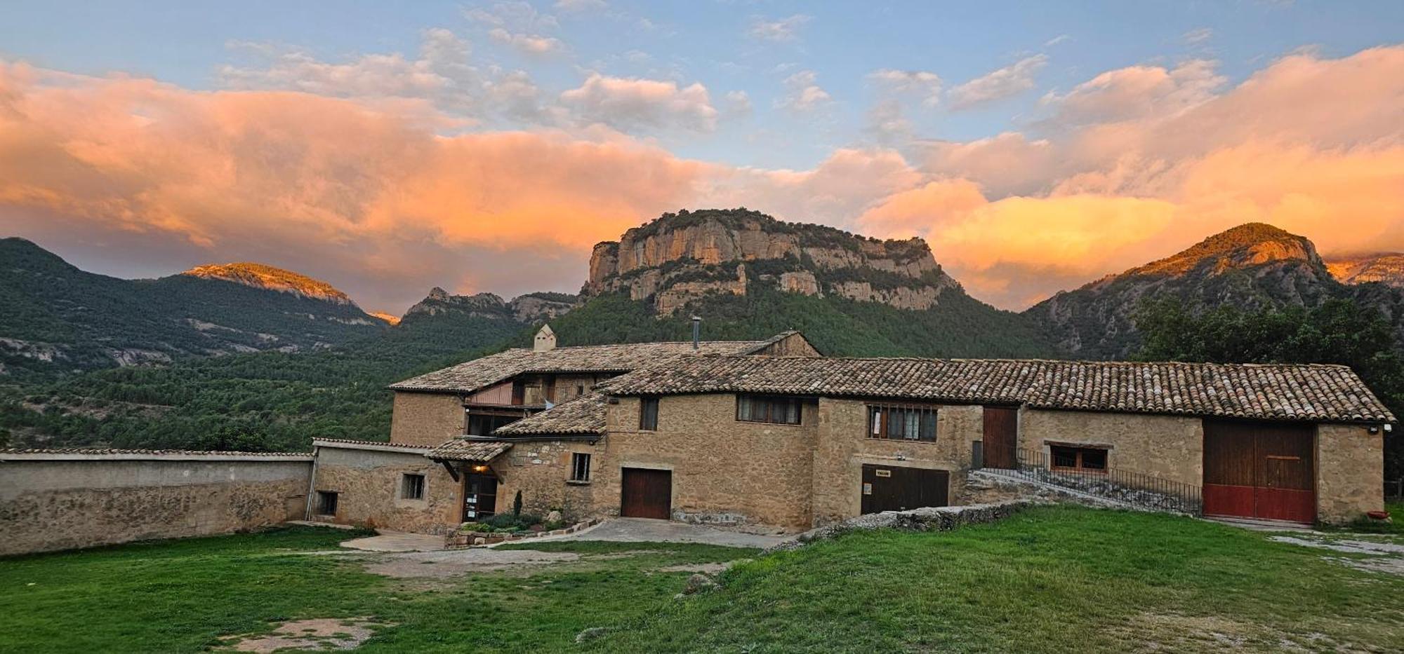 Cases Altes De Posada Navés Esterno foto